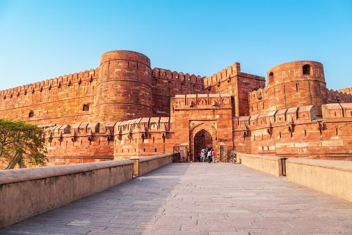 Why is the Agra Fort famous in India?