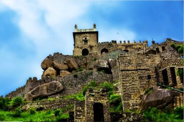 Why is the Golconda Fort famous in India?