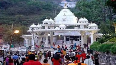 Why is the Vaishno Devi Temple famous in India?