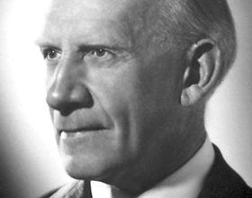 Why was Sir Robert Robinson awarded Noble Prize in1947?