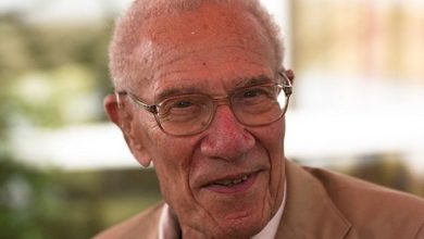 Why was Robert Solow awarded Noble Prize Economics in1987?