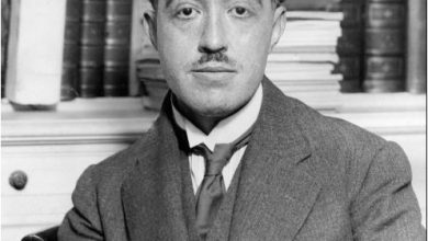 Why was Louis de Broglie Awarded the Noble Prize for Physics in 1921?