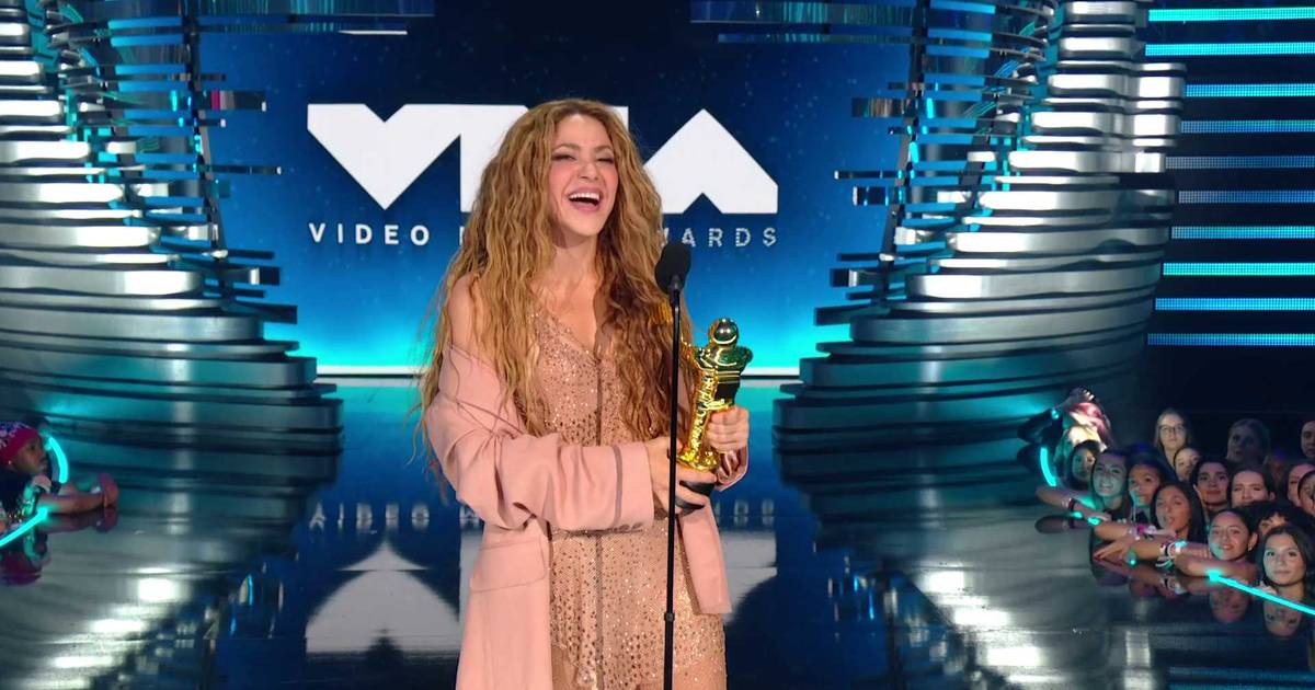 Shakira MTV VMAs Video Vanguard Award